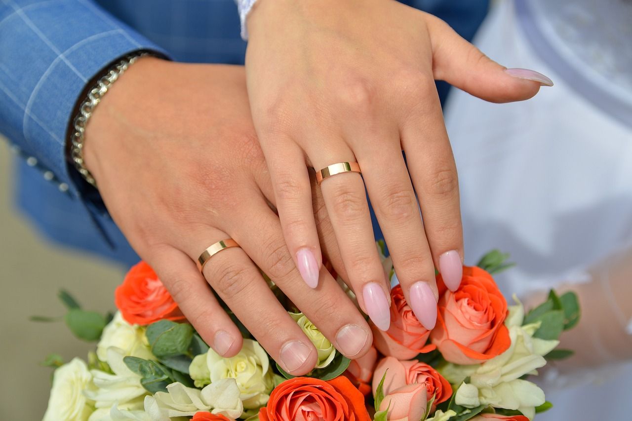 Manicure ślubny – 15 inspiracji na eleganckie paznokcie